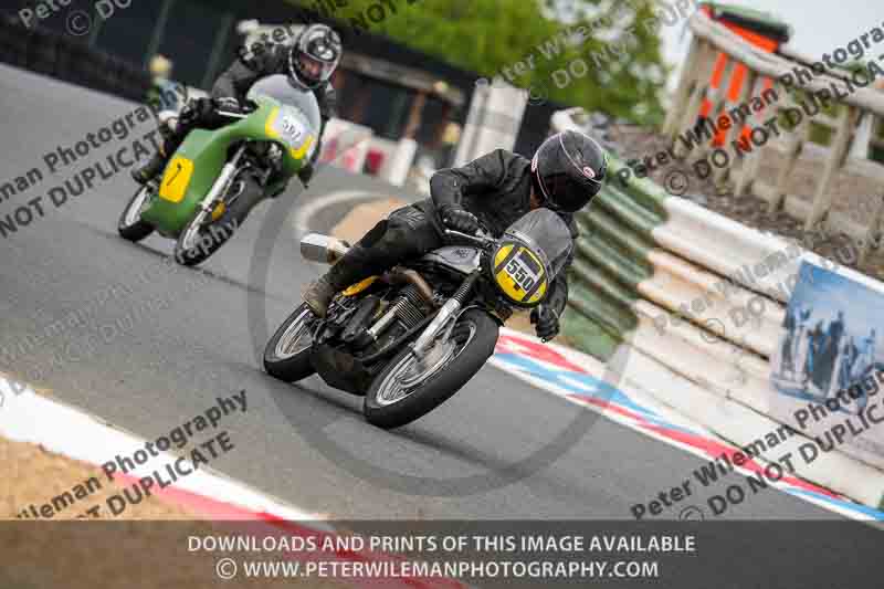 Vintage motorcycle club;eventdigitalimages;mallory park;mallory park trackday photographs;no limits trackdays;peter wileman photography;trackday digital images;trackday photos;vmcc festival 1000 bikes photographs